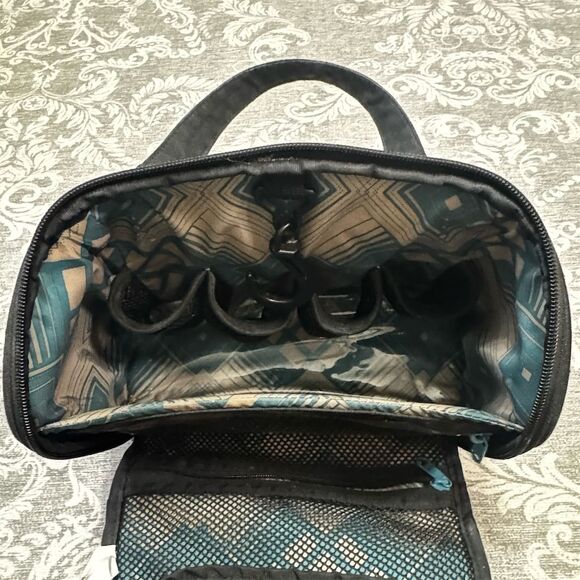 Dakine Diva Toiletry Kit Black Zebra Pattern 4L Capacity - Picture 7 of 7